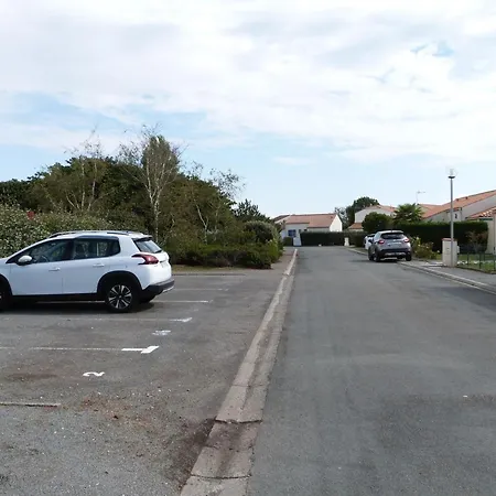 Holiday home Charmante Maison Proche Avec Jardin Prive Et Stationnement, Au Coeur De - Fr-1-194-279